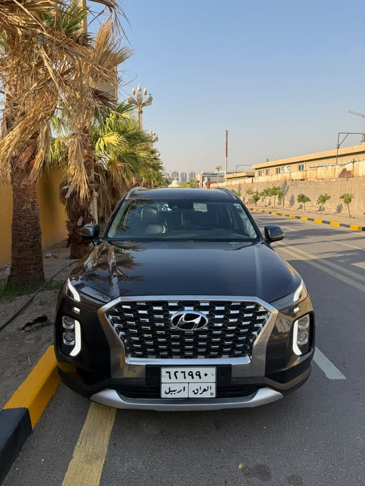 للبيع | Hyundai Palisade 2020 AWD
هيونداي باليسايد موديل 2020
وارد كوري – مواصفات أمريكي
دفع رباعي AWD / HTRAC
ماشية 74,000 كم وقابلة للزيادة.

 المواصفات:

• محرك 3.8 GDI V6 بنزين
• قوة تقارب 295 حصان
• گير أوتوماتيك 8 سرعات Shift-by-Wire
• دفع رباعي ذكي HTRAC AWD
• وضعيات قيادة متعددة
• أوضاع تضاريس للطرق المختلفة
• دخول ذكي وبصمة تشغيل
• تشغيل عن بُعد
• رادار أمامي
• مثبت سرعة ذكي
• نظام تحديد ومساعدة المسار
• بانوراما قطعتين
• 7 راكب
• كراسي منفصلة Captain Seats بالصف الثاني
• كشنات جلد سياحي
• تبريد وتدفئة الكراسي الأمامية
• تبريد وتدفئة الكراسي الخلفية
• تدفئة ستيرن
• شاشة وسطية كبيرة
• كاميرا أمامية وخلفية
• حساسات أمامية وخلفية
• إيرباكات سليمة
• گير إلكتروني بالأزرار
• فرامل يد إلكترونية
• Auto Hold
• تكييف أوتوماتيك 3 مناطق
• تبريد وفتحات هواء موزعة على الصفوف الثلاثة
• منافذ Type-C موزعة على مقاعد السيارة
• تحكم بالمكيف للركاب الخلفيين
• دركسون متعدد الوظائف
• مرايا كهربائية
• إنارة أمامية وخلفية LED
• Roof Rails
• جنوط ألمنيوم
• تخم تايرات جديد
• مساحة داخلية كبيرة جداً مع صف ثالث
• داخلية جلد أسود بتطريز ماسي
• السيارة محافظة من الداخل والخارج.

تفاصيل الضرر :

الضرر الرئيسي بالوارد كان في الباب الخلفي خلف السائق، وتم تعديله سحب بارد بدون صبغ.

داخل العراق صار تلحيظ بسيط بباب السائق بحدود شبر تقريباً وتم تعديله أيضاً سحب بارد بدون صبغ.

كذلك توجد ضربة بسيطة بالصندوق الخلفي، تركتها مثل ما هي لضيق الوقت، وتحتاج فقط سحب وتعديل بسيط.

بشكل عام الضرر بسيط جداً ومذكور بالكامل حتى يكون المشتري على علم بكل تفاصيل السيارة من البداية.

المسافة المقطوعة : 74,000 كيلو متر قابل للزيادة

السعر المطلوب: 25,500 دولار 💵
قابل للتفاوض بالمعقول للمشتري الجاد .
للتواصل واتساب ***********
