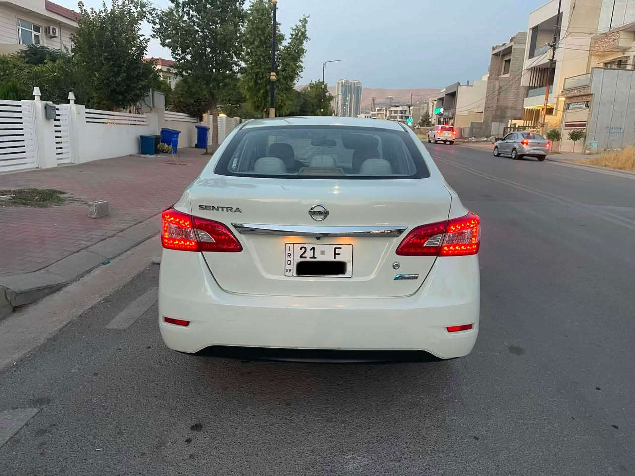 نیسان سێنترا ٢٠١٣
١پارچەی بۆیاخە بێناوگرتن سۆنەرەکەیم داناوە . شاشە ئایپاد کامێرە.سەنەوی تازەیە
گێڕ مەکینە تەبرید تەقەورەقە بەشەرت
سعری٩٠$ 
***********
*********** Singapore
