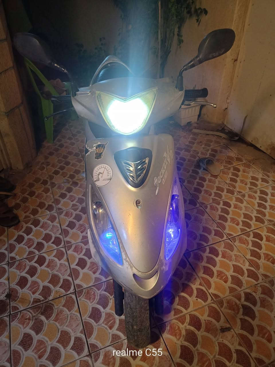 كامكو 16 مكينة بلاد ما مفتوحا دراجة خير من الله ***********

نص مكتوب في الصور:
- realme C55