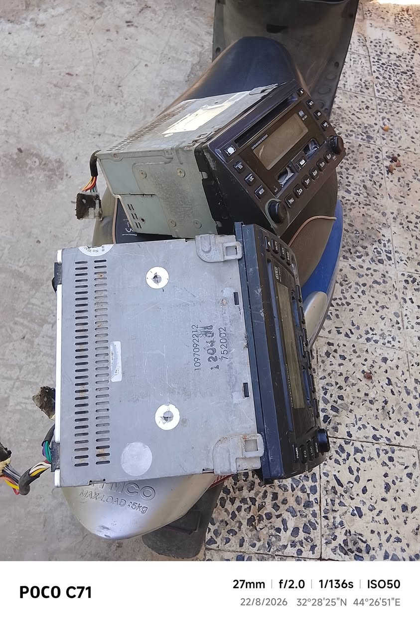 السلام عليكم
عندي ذني المسجلات مال جيلي موبل اريدهن ب40
اثنيناتهن شغالات كلشي مابيهن مكاني بابل كريطعه 
او هذا رقمي ***********
