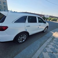 كيا سورنتو خليجي رقم بغداد  موديل 2020 لون ابيض  ٦ سلندر ٧ راكب   بصمت...