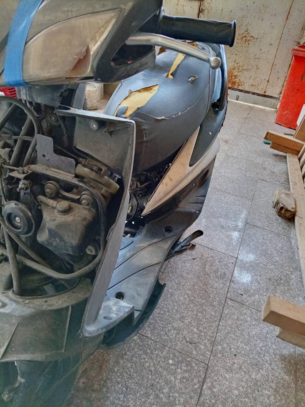 دراجة سكنس فحل كابريته للبيع جنت امشي بيها و طفت اتوقع مكينتها كضت جانت شغاله و سلفها شغال ابيع على حطتها السعر 175 و الي عنده سعر يرضي الطرفين و يرضي الله يجي واتساب و يدلل العنوان البصره التنومة رقمي ***********