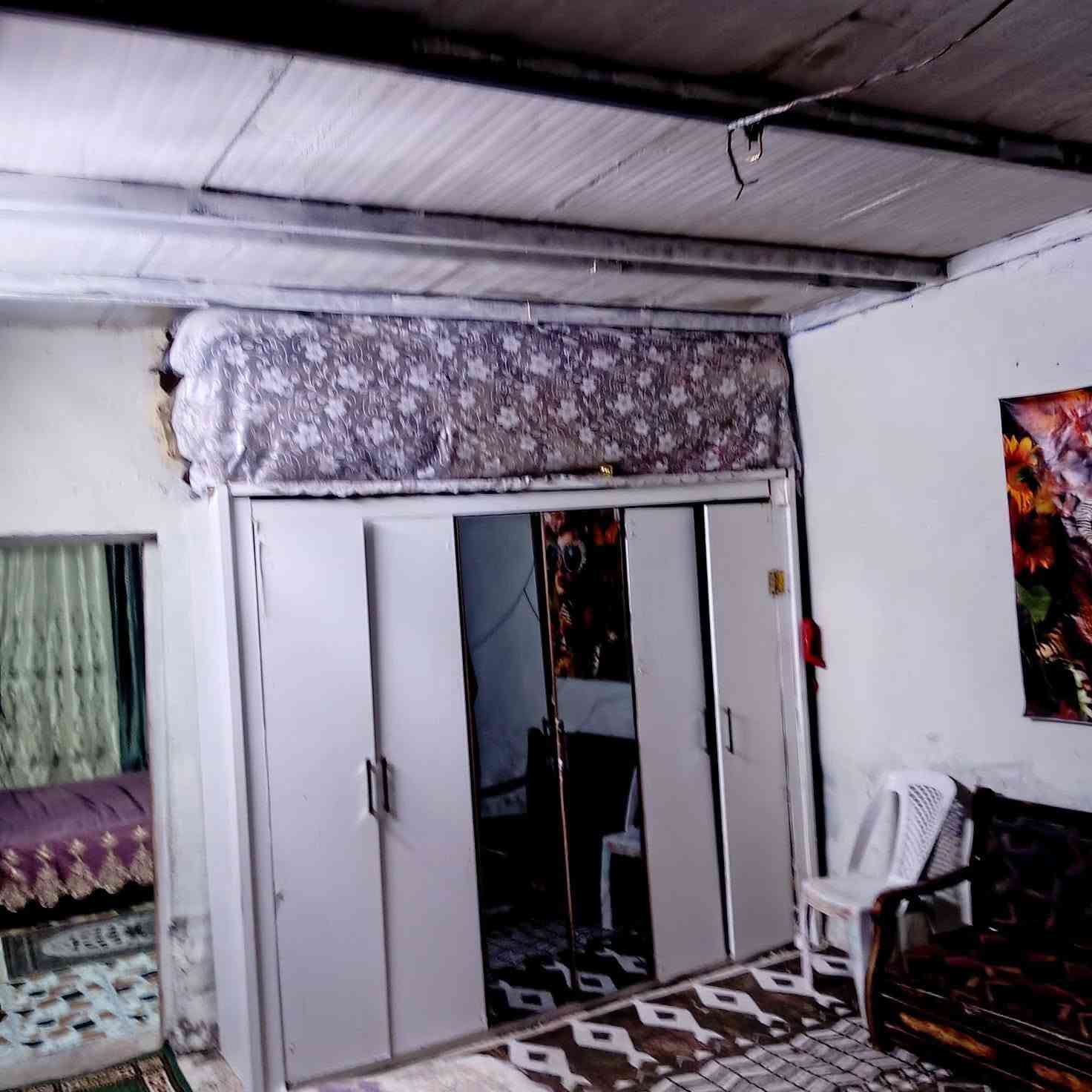 بيت البيع  بغداد كاضميه على شارع العام  المدراسه ثانويه وابتدائي   مي نعمه من الله محلات أسواق قريبه  ##و بيت نضيف بي اربع غرف  صيحات  اثنين  داخليه وخارجيه  حوش متوسط الحجم  وترك  خارجه كبيره مساحه  وترك صغير في وسط البيت بيت  نضيف ميه بل ميه السعر البيت ٢٥ مليون وقفل   ##***********/   ###  انتباه انتباه   الاغرف اليت كبار   ##
