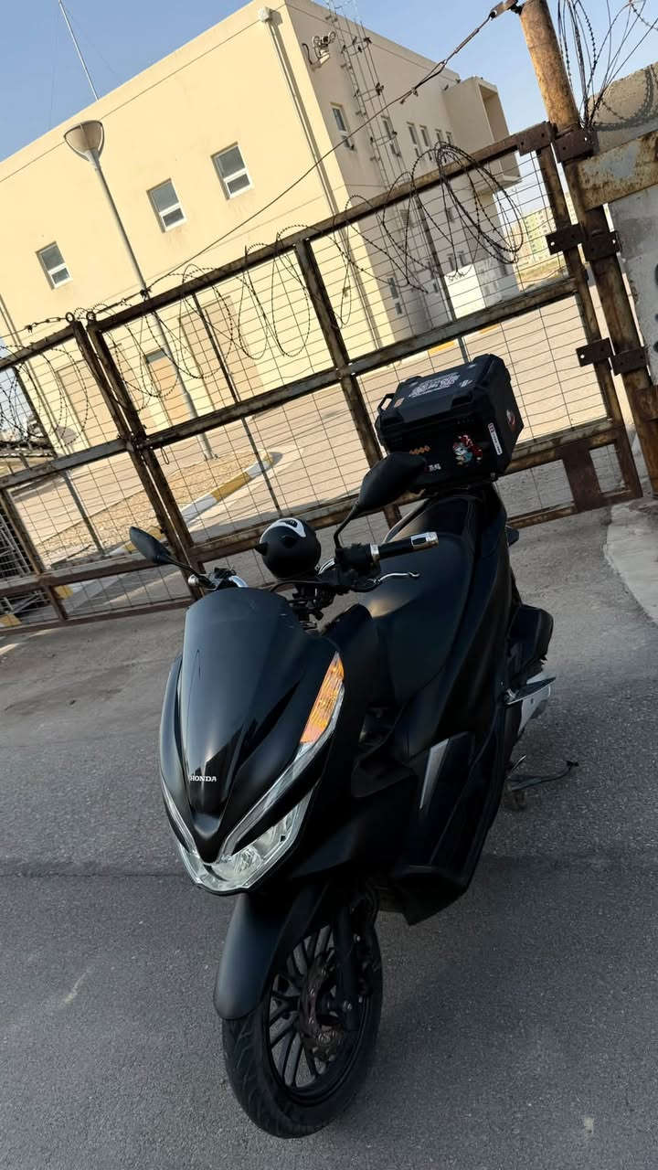 يالله السلام عليكم دراجه PCX جيل الثالث كفاله عامه الدراجه 
ماشيه 17.000 نضافه 100%
السعر مليون و900 وبيها مجال بسيط
عنوان بغداد بسمايه 
التواصل ***********
