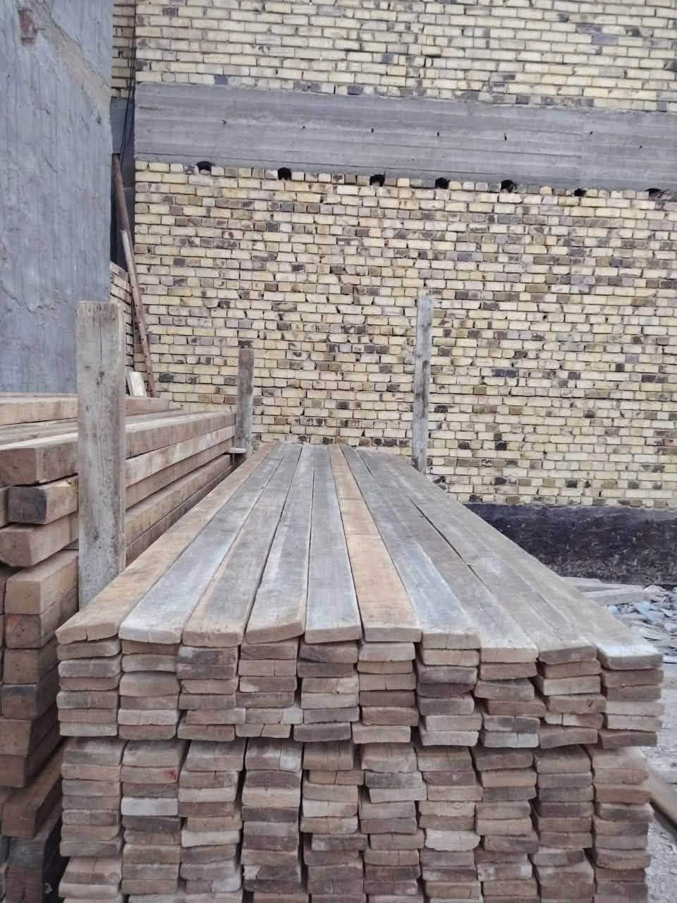 قالب مستخدم نظيف كلش جميع القياسات موجوده سعر المتر 450 والطبش والبقارات 300
العنوان ديالى جلولاء 
***********
