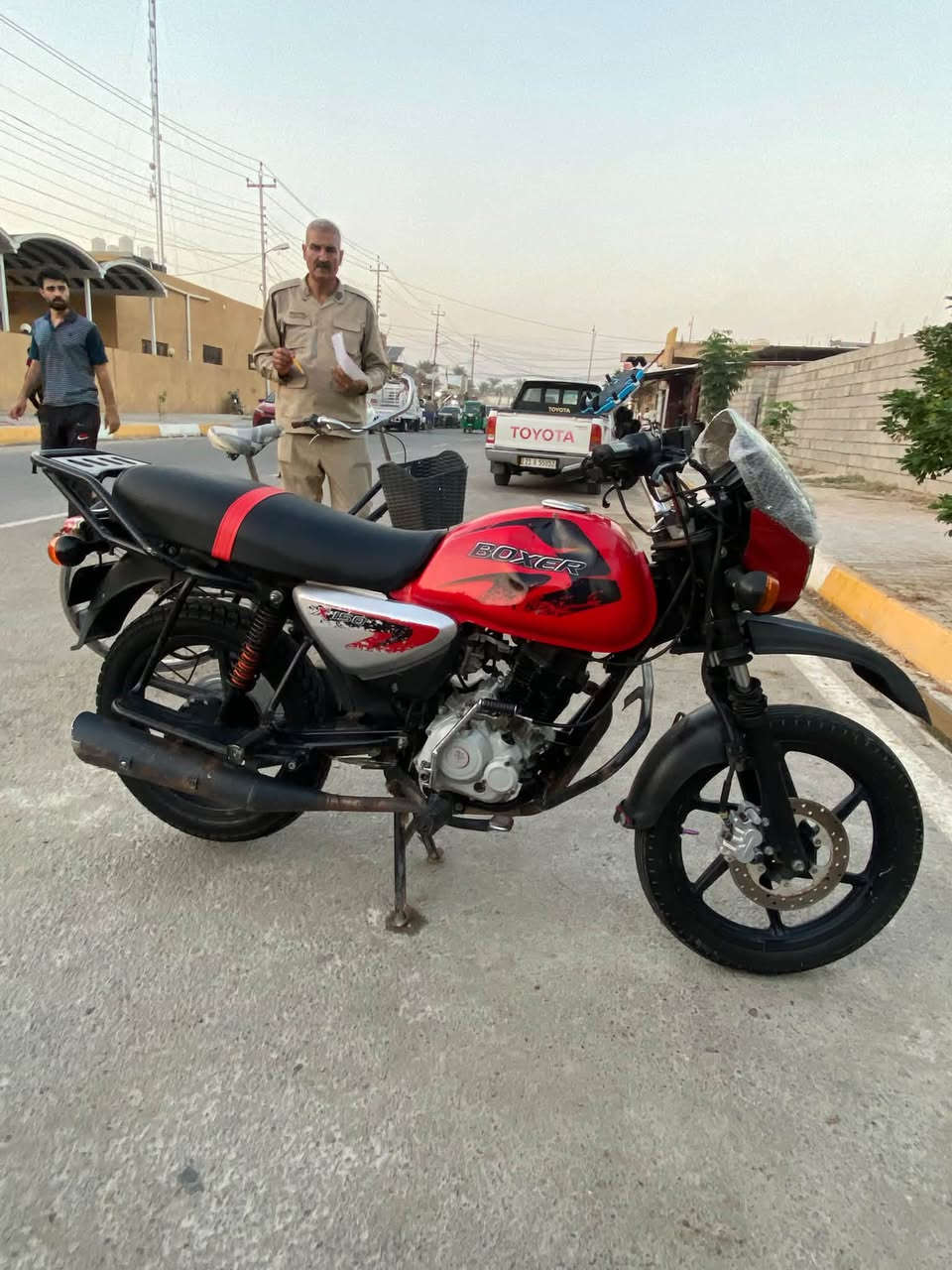 السلام عليكم بوكسر للبيع دراجه حلوه موديل ٢١المكان كنعان رقم ***********
