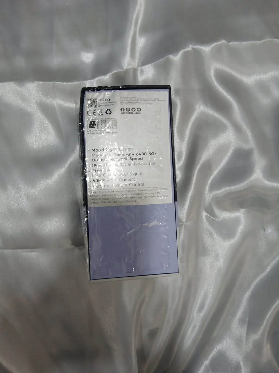 للبيع: Tecno Pova Slim 5G (أنحف هاتف ألعاب وجيل خامس)
​الجهاز بحالة ممتازة جداً (نظيف جداً مثل الجديد) بطلاء أبيض أنيق وشاشة منحنية مميزة.
​أبرز المواصفات والأداء:
​الذاكرة والتخزين: 256 جيجابايت مع ذاكرة عشوائية 16GB (8GB أساسية + 8GB إضافية).
​المعالج: Dimensity 6400 يدعم شبكات الجيل الخامس 5G، ممتاز للألعاب والاستخدام الثقيل.
​الشاشة: AMOLED منحنية الأطراف بحجم 6.78 إنش مع دقة عالية ومعدل تحديث سلس جداً (144Hz)، مريحة للعين (Eye-care Display).
​البطارية: ضخمة بسعة 5160mAh تدعم الشحن السريع.
​الكاميرات: خلفية رئيسية بدقة 50 ميجابكسل + 2 ميجابكسل، وأمامية بدقة 13 ميجابكسل.
​التصميم: جسم نحيف جداً وخفيف مع إضاءة خلفية تفاعلية أنيقة.
​الملحقات والحالة: الجهاز مستخدم نظافة عالية وبدون أي عيوب أو مشاكل
​السعر المطلوب: [290الف]
للتواصل: [***********]
