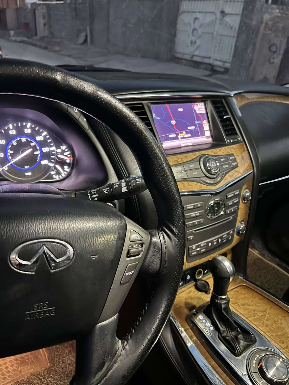 انفنتي QX56 • ٧ راكب • ١٤١ الف