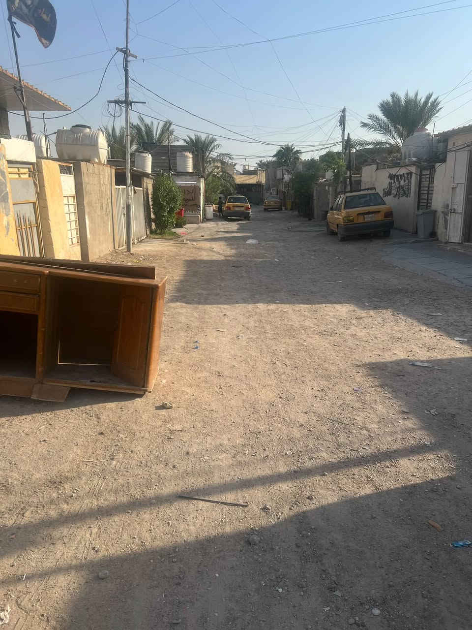 بيت تجاوز البيع  الزعفرانية شارع المعهد قرب المنصه وره جامع ابو سكندر  منطقة كامله ماء كهربائي مجاري كلها كامله 
خدمات كلها قريبه عليك قريب علا الشرع المعهد الخدمي يصير بين منطقة الطابو وبين شارع المعهد الخدمي منطقة حلو وآمنه من كل شي ما عليها  ابن الزعفرانية يعرف بيها وإذا قريب اسل علا المنطقه بيت مرتب حلو ما تخسر اي شي جيب غراضك وكعد وشايف الف خير يحتوي البيت علا التواصل السعر ١٧ وبي مجال تدلل اتصل او راسلني علا الرقم ***********
استقبال 
مطبخ 
هول
غرفة نوم كبير 
حمام 
ترك كبير
