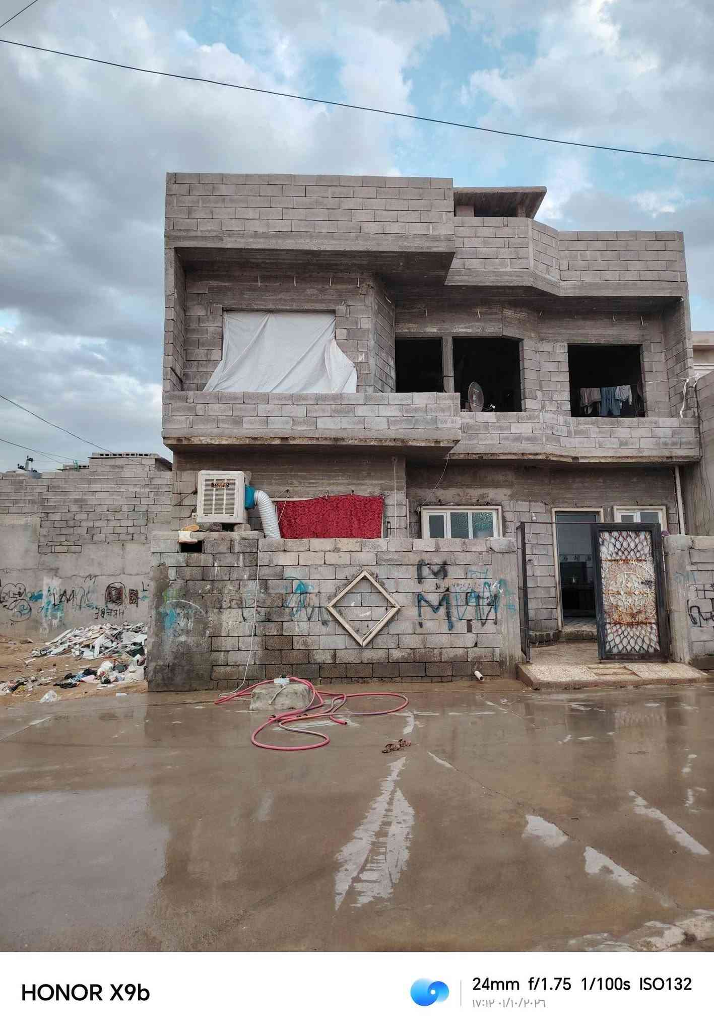 سلام عليكم بيت البيع 100 مربع طباقين الجوه كمل ولفوك هيكل قرب زيونه الي يم المرور السعر 45.       ***********///////***********

نص مكتوب في الصور:
- HONOR X9b 24mm f/1.75 1/100s ISO759 ١٧:١٢ ٠١/١٠/٢٠٢٦
- HONOR X9b 24mm f/1.75 1/100s ISO2019 ١٧:١٣ ٠١/١٠/٢٠٢٦
- HONOR X9b 24mm f/1.75 1/100s ISO128 17:13 01/10/2026
- HONOR X9b 24mm f/1.75 1/33s ISO903 17:16 01/10/2026
- HONOR X9b 24mm f/1.75 1/100s ISO4106 14:12 01/10/2026
- HONOR X9b 24mm f/1.75 1/100s ISO132 17:12 01/10/2026