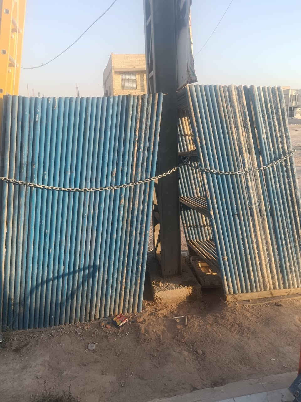 جكات حاظن تركي العدد 500مع اقفاص عدد 25قفص بناء 15جديد مامستعمل و10استعمال قليل مكاني كربلاء ***********.. ***********
