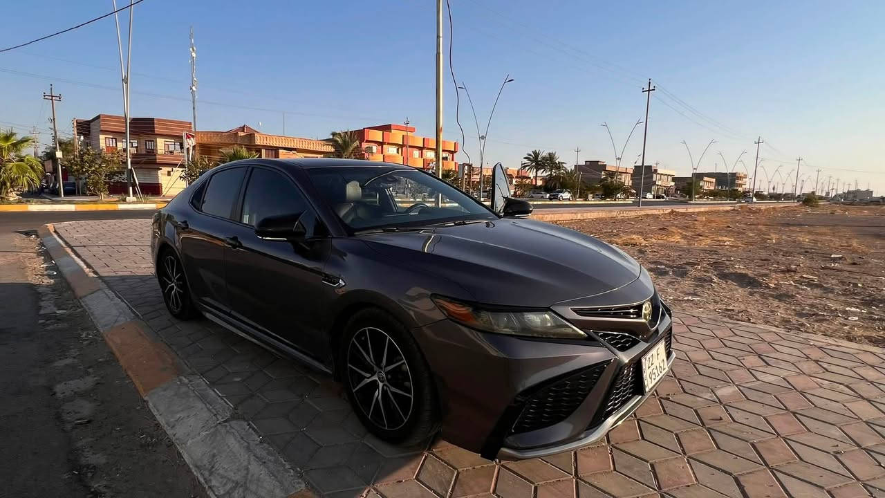 #للبيع

السلام عليكم 

النوع : Camry 2022 SE

رقم اربيل دولي 
سنوية 2029 
تحويل مباشر 

العداد : 75 الف كيلو متر ع وضع الشركة

الوارد : امريكي 🇺🇸

مكان السياره : تكريت

الضرر : قبغ الجنطة فقط بدون اي دواخل بدون اي ايرباكات السيارة نظافتها 100‎%‎
السيارة رقم اربيل تحويل مباشر 

المواصفات:

بصمه
رادارات جانبي وامامي
زنون فول
تحكم جهتين
سماعات 5 Bass
كشن كهربائي
كشن جلد
حجم المحرك 2500 
سستم جهاز حماية 
هيتر بلمري 
جناح خلفي
مثبت سرعه
گير سوكان
نضام Eco
نضام sport
شاشه كبير
كامره
نضام انزلاق
ويل كب حجم 18
وباقي مواصفات المعروفة
السعر 188 وبي مجال جداً قليل

للمزيد من المعلومات ، يرجى الاتصال على الرقم،
للجادين فقط ⛔️
***********
