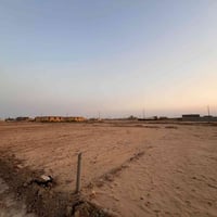 قطعة ارض للبيع بحي الجوادين يمه بناء وخدمات مساحتها ٤٠٠ والسعر ١٦ اذا ...