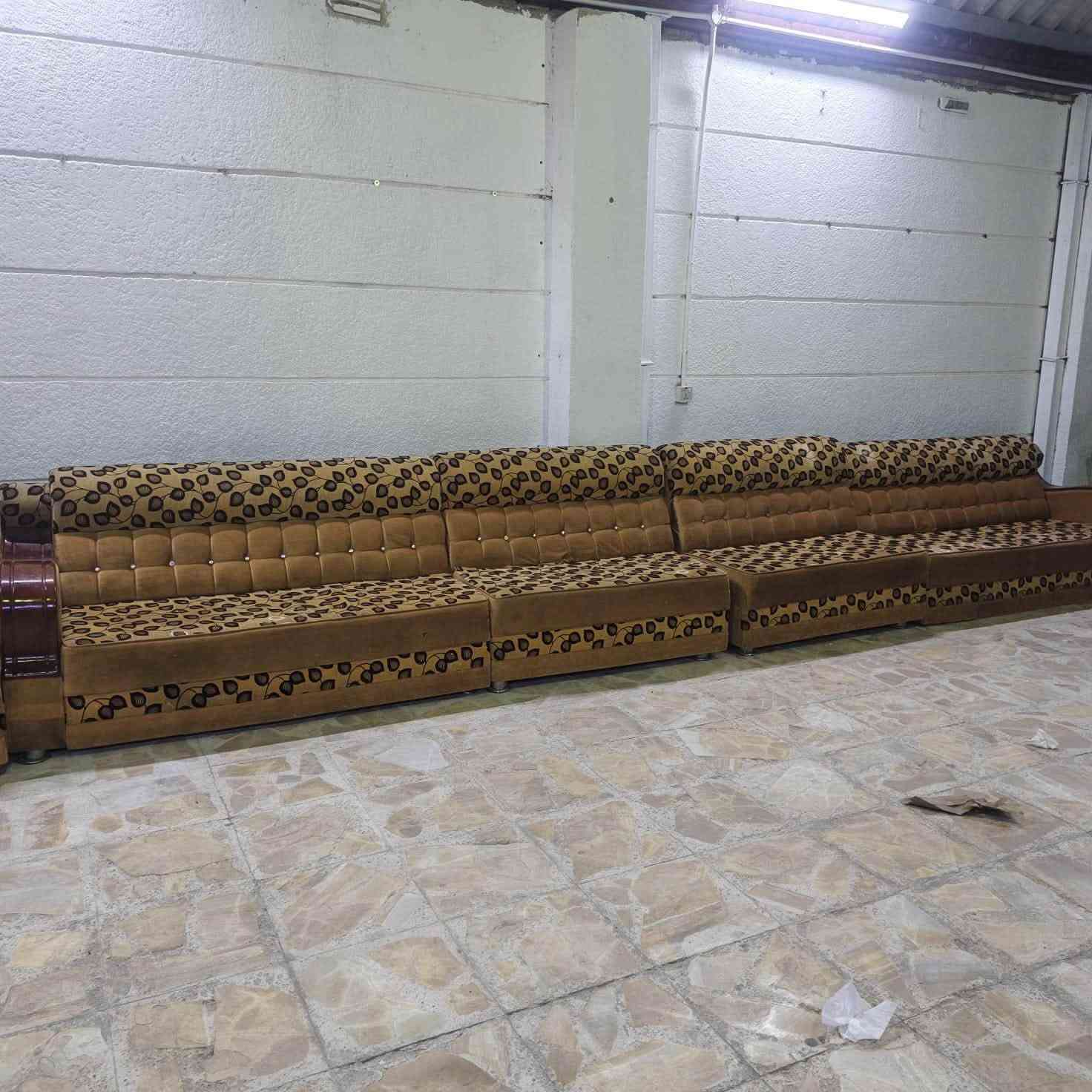 السلام عليكم ورحمة الله
العدد ٨ مقاعد ديوان اصلي وقوي 
العنوان بصره الحكيميه شارع المفتيه 
رقم الهاتف *********** واتس أب فقط
رقم الهاتف *********** على الشريحه 
السعر جداً مناسب ٢٥٠ الف وقابل للتفاوض

