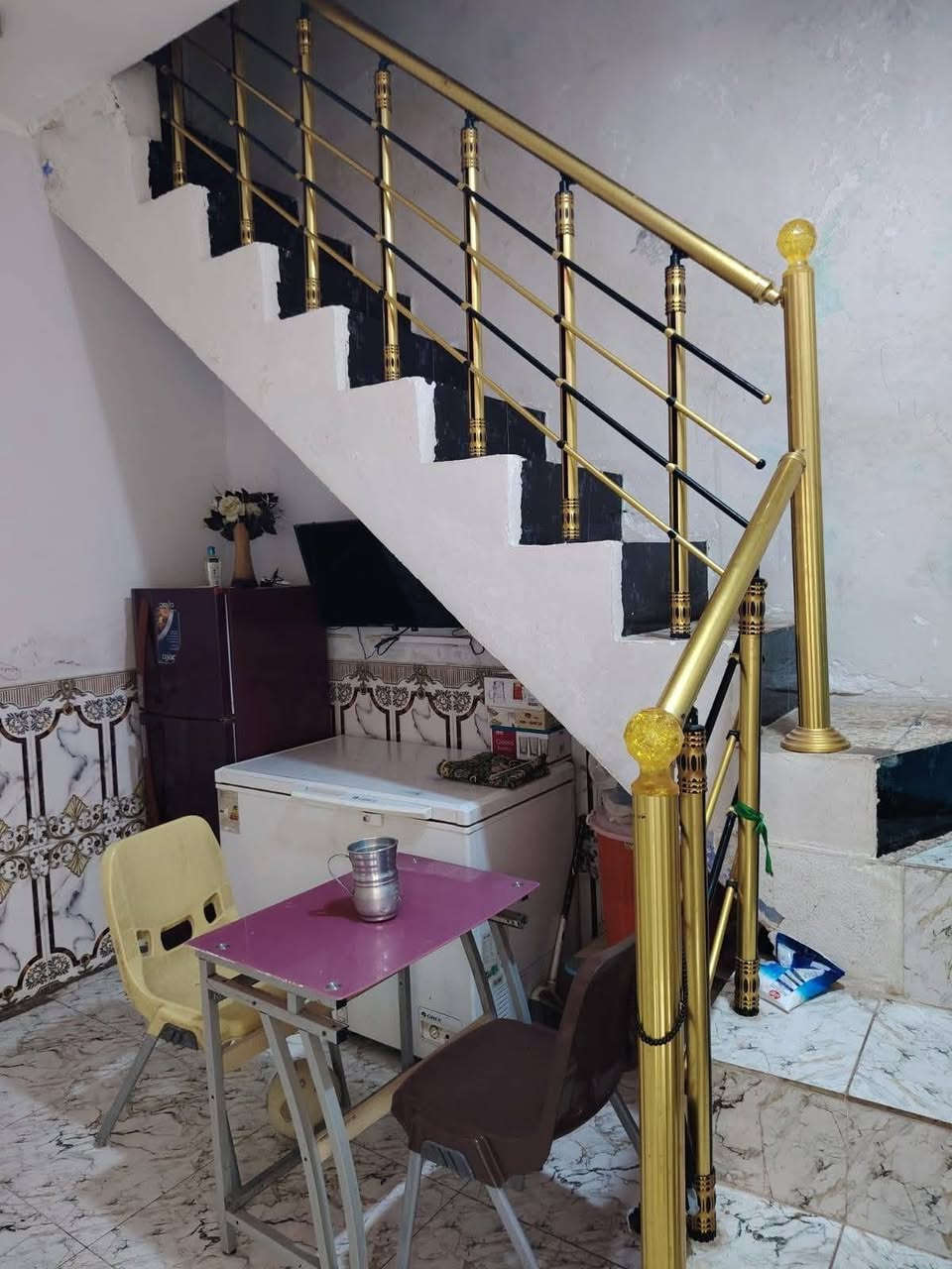 @إشارة 
بيت للبيع مساحه 100 متر خلفي عرض الدربونه متر
 وربع يحتوي على غرفه + صاله+ استقبال+ حمام منور+ طارمه+ بناء كلش جديد ونظيف  اعكاده العنوان حي سومر مقابيل محلات البلديه السعر 93
***********
