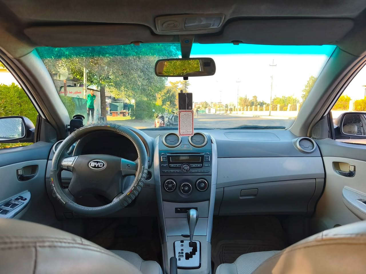 السلام عليكم 
اعتذر عن القسط والمدة
بي واي دي جي ثري للبيع (byd g3) موديل 2014 
السيارة رقم كركوك دولي باسمي شرط تحويل سنوية لنهاية 2031 
محرك وكير بلادي حجم 1.8 
سيارة كلين بدون حادث بيها صبغ جاملغ وأحد جمالية فقط 
مواصفاتها 
كير اوتو 
سلايت روف 
بصمة 
دخول ذكي 
كشنات جلد 
……
سيارة ناقصها بواري تبريد / 
السعر 
47 ورقة وبيها مجال كلش بسيط 
شراي اتصل وتفاصيل كلها كدامك اعتذر ممتواجد خاص 
***********
