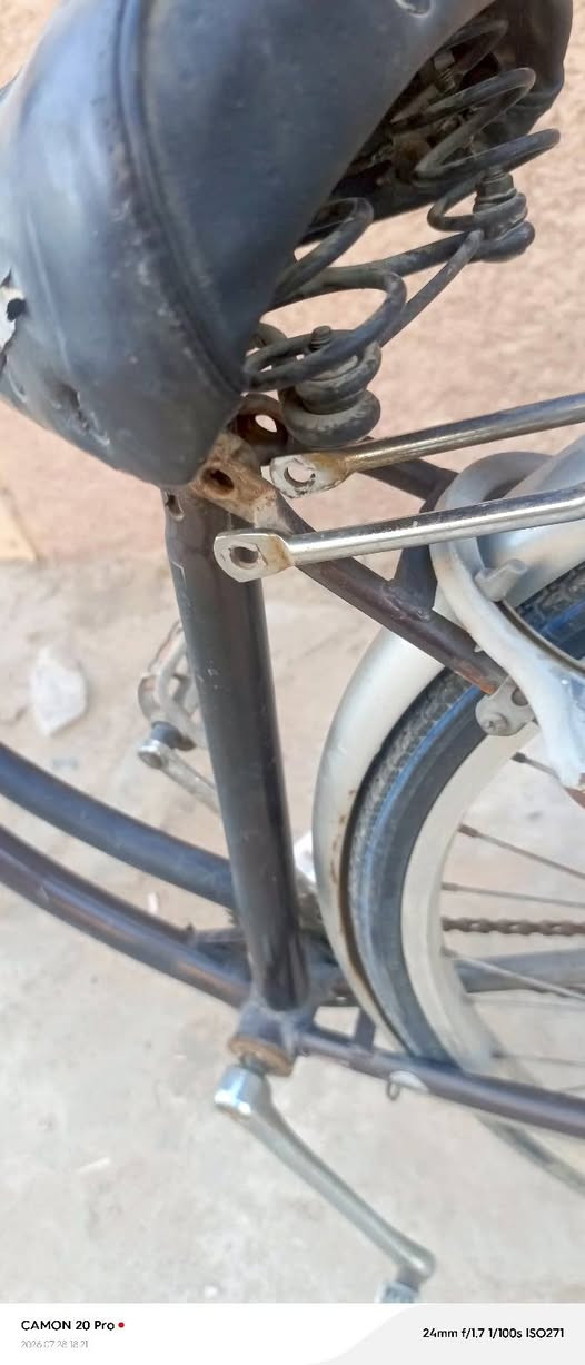 ٣ بيسكلات بيع بس الازرق جاهز وجديد ريده ب٤٥
الجبلي BMX بيه بجوب خلفي تايراته جدد ب٣٥
والياباني الجبيرر بيه جوب امامي ٥ ختوم بيه 
ب٤٠ 
*********** واتساب
