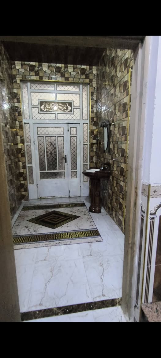 بيت للبيع في منطقة السوره شارع 100 طابو زراعي
مساحة الارض 385 ومساحة البناء 220 

بناء طابوق حديث بسنة 2018  

الطابق الاول بي غرفتين نوم كبار واستقبال وهول وصاله جبيره ومطبخ حار وبارد وحمام 

والطابق الفوك بي غرفة نوم وحمام وبيتونه

للأستفسار عن السعر  راسلني خاص او اتصل على هذا رقم  

***********
