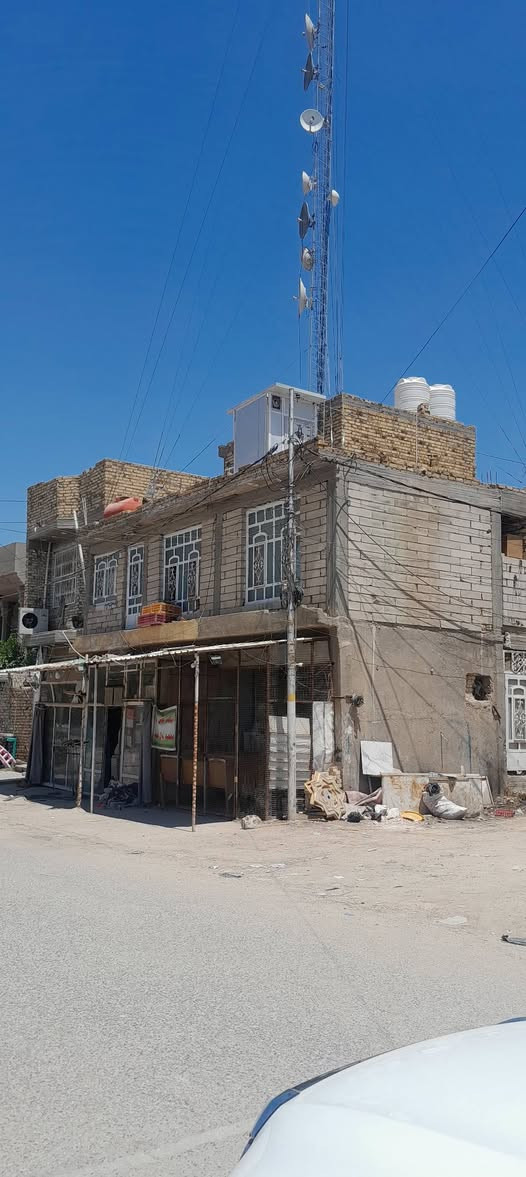 عقار تجاري للبيع 

بسعر مناسب جدا مستعجل على البيع 

مساحة / ٨٠  متر 

يتكون من 

♕طابق أرضي 
 فيه محلات مؤجرة حاليا" 
♕ طابق ثاني 
شقة  غرفة وهول ومطبخ وصحيات 

♕  يوجد فوقها  برج انترنيت يدفع شهريا (١٢٥٠٠٠) الف ايجار مع خط انترنيت مجاني 

♕ الموقع 

حلة..  قضاء ابي غرق..  حي الشرطة 
قريب من شارع حلة كربلاء تقريبا ١٥٠ متر 

♕ لمعرفة السعر وباقي التفاصيل 
مراسلة صفحة
 مكتب البيرق  للعقار 
الكائن في شارع الأمام مجاور كوفي على مر الزمان 

او الاتصال على الرقم واتساب 
***********
