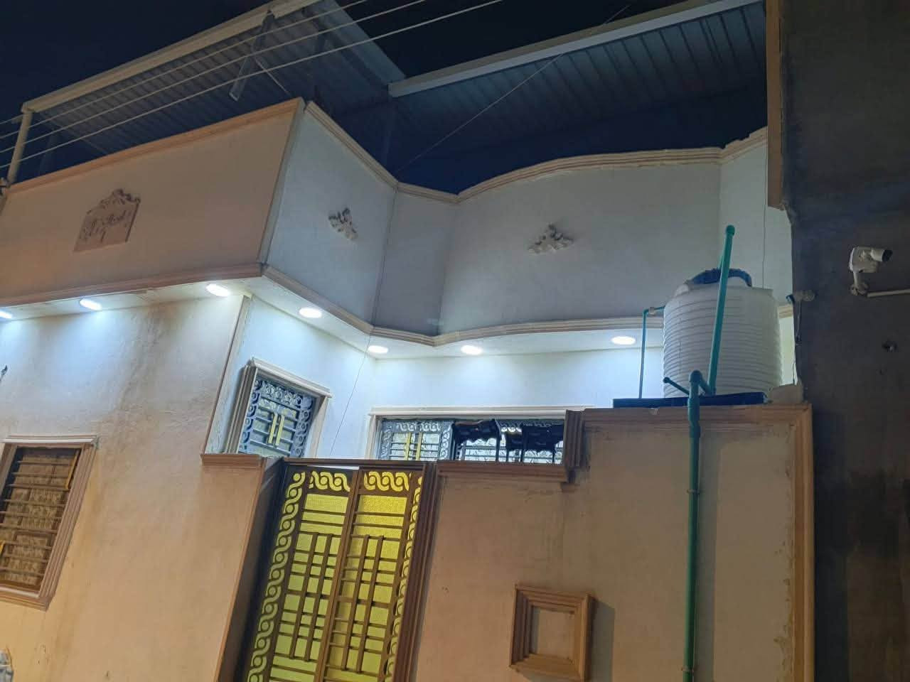 بيت سكني • ١٠٠م • غرفتين