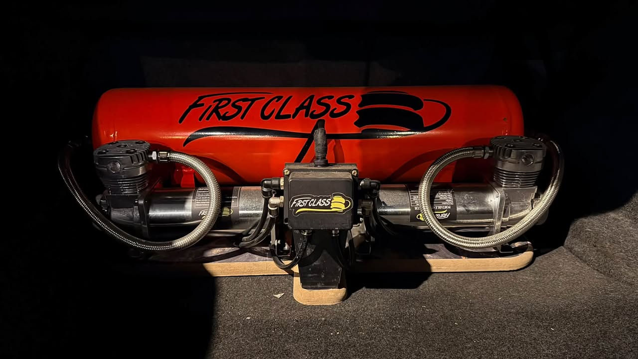 للبيع: جارجر وايد بدي SRT موديل 2020 🔥
باسمي تحويل ثاني يوم

🚗 الممشى: 36,000 ميل 

⸻

⚙️ المواصفات:
 • فول مواصفات عدا الفتحة
 • رادار جانبي
 • حساسات أمامي وخلفي
 • كشنات كنتارا (حضن) تدفئة + تبريد
 • ميموري خزن 3 وضعيات
 • باقي المواصفات المعروفة للفئة

⸻

🔥 الإضافات:
 • برمجة وتفريغ مصطفى إيكل
 • نظام تعليق هوائي S2 Plus من فيرست كلاس (تحكم شاشة) 
 • شوتة afe
 • AFR Gauge
 • تفريغ وزرع بوابات كواتم تفصال على الوادي
 • دبات سود
 • دركة RPM كاربون فايبر حقيقي
 • ولف حماوة Mishimoto 82
 • Oil Catch Can

⸻
الحادث مثل ما موجود ب السونار 
" الغد ما بي كص فقط صبغ "

📍 مكانها: الناصرية

السيارة نظيفة جداً واستخدام شخصي بدون استعراض أو دوسات.

📞 رقم الهاتف: *********** 

السعر: 235 وبيهه مجال

نص مكتوب في الصور:
- 12:12 32 1 / 11 BidCars bid.cars
- 12:12 2 / 11 1:1 BidCars bid.cars
- 12:12 4 / 11 1:1 bid.cars 32