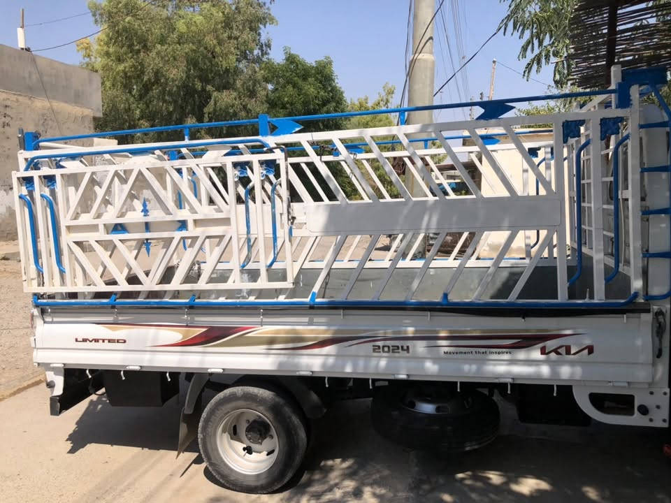 سەیارەی  کیا ٢٠١٣
سلام علیکم  ڕەحمەتی خودا لە سەر هەمووتان بێت

١. سەیارەیەکی پاك و جوان بەرەکەتدار و مایەی کەسابەت و ڕزق و ڕۆزی حەڵاڵ

 ٢. کیای دوو تەنی مۆدێل ٢٠١٣
و ڕەقەمە
٣. فەحل ٤٠٠٠ 
٤. تاك قەمارە
٥. سەنەوی تا ٢٠٢٨  و بەشەرتی تەحویل
٦. سبوغ عامە
٧. تایەی چواردەیە
٨. چەمچەی هاپێوە
٩. هیچ غەرامەی لەسەر نیە
١٠. جوانکاری  و ڕووپۆشی سەقفی ناو و بەرگی کوشن و سوکان

#نرخی ١١٥ وەرەقە و معامەلەی برایانەش هەیە بۆ موشتەری

تکایە گەر کڕیار و موشتەریت پەیوەندی بکەن  و لە خزمەتانداین 

***********
