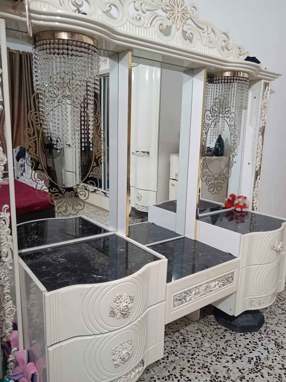 السلام عليكم....
غرفة نوم تركي درجه اولئ استعمال جدا قليل الانارة مالتها كلها شغالة ع وضع المعمل
مكاني حلة مركز
***********
