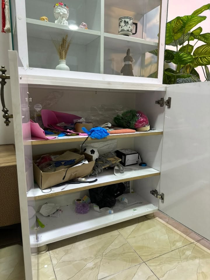 لوكر ثقيل واخو الجديد سعره 55وبي مجال بسيط موجود بأي وقت تجون عليه عادي متواجدين منا لبعد اربع ايام تواصل مع الرقم ***********
