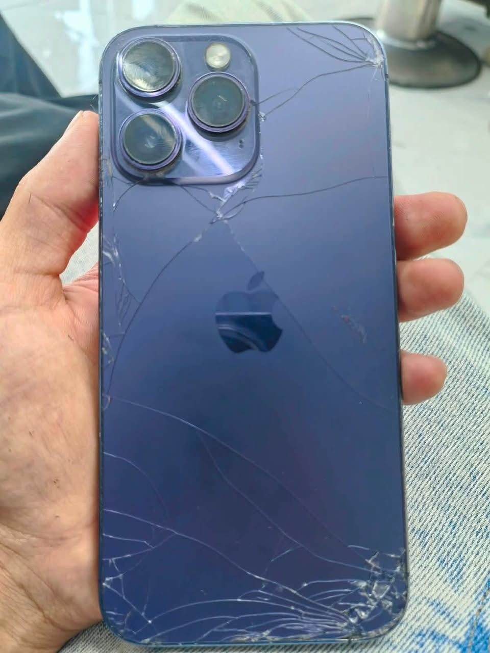 ايفون 14 برو ماكس الجهاز نفس ما موضح با الصور شاشه بيها خط وبطاريه مبدله اقوه نوعيه  طبعاً مماثر على المس. ابد وشغاله ذاكره 256 مكاني بغداد حي الجامعه  رقمي ***********  سعر 525
