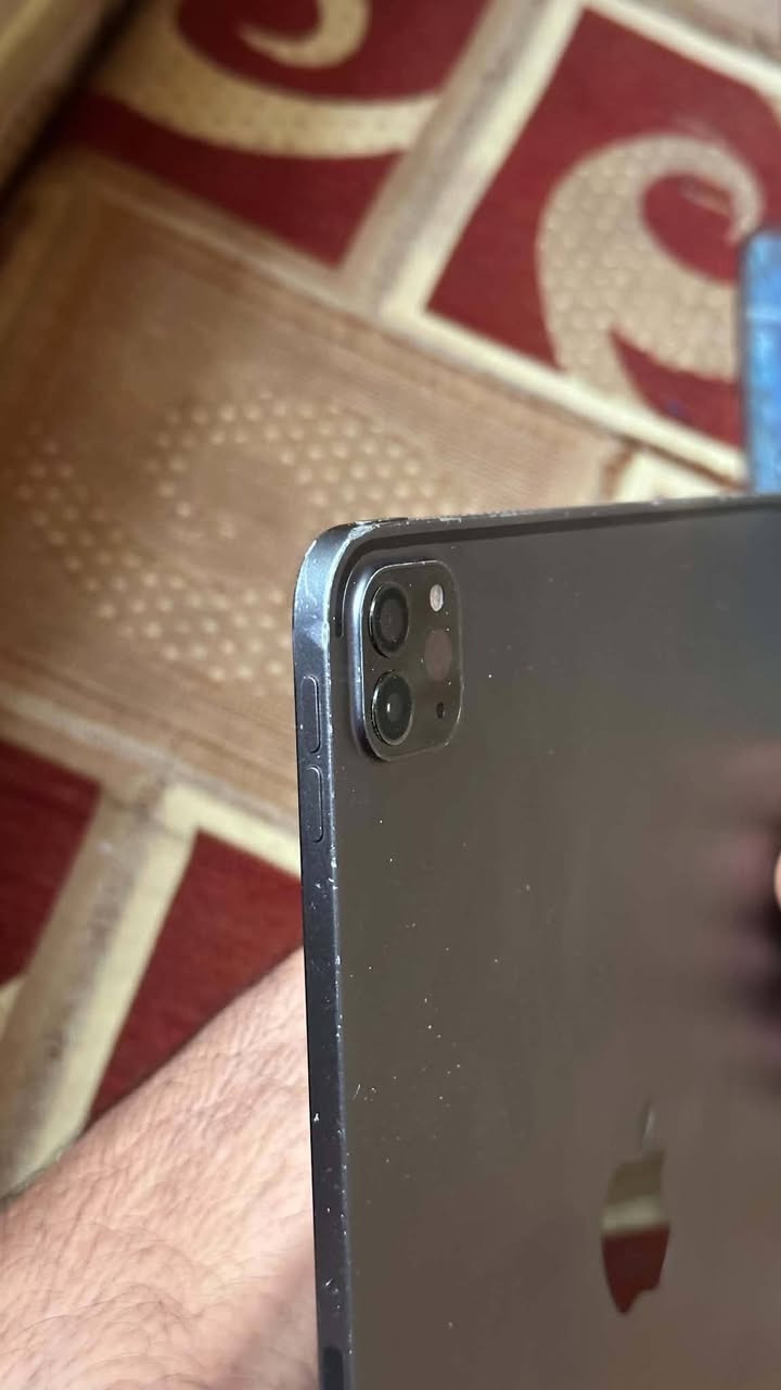 ipad m1
11 انتش 
مثل مموضح الجهاز مداخل صيانه يخبل بالعب 
120 فريم وموضح يمك بالصوره جهاز حلو ذاكرته 128 يعتبر ومستعمله للالعاب سعره 550 قفل مكاني بغداد البباع 
وهذا رقمي موجود فقط واتساب ***********
