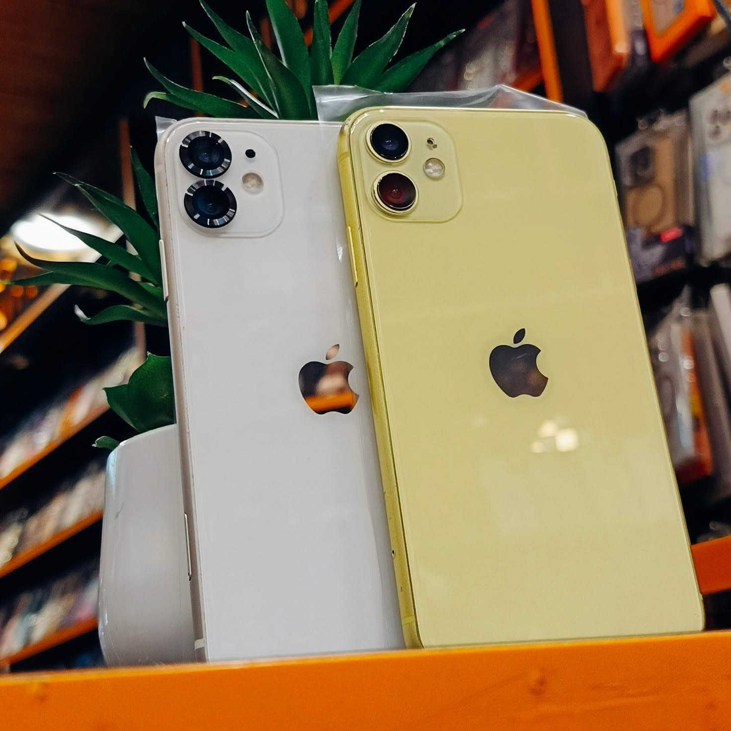 #قطعتين ايفون 11 بسعر مناسب  👇

# iphone 11 
(( اللون الاصفر )) 

الذاكرة  64 GB
البطارية 100 % 
مستبدل شاشة (( كلشي شغال 100% ))
#السعر 175 الف فقط 

#iphone 11 
(( اللون الابيض )) 
الذاكرة 64 GB 
البطارية 82 %
(( مستبدل شاشة بصمة لوجه متوقفة تحديث ))
#السعر 175 الف 

#العنوان _الانبار _قضاء هيت _ شارع حامي حميد _مجاور مجمع الملكة أو مقابل مكتبة الأقلام _ مركز الباشا 💥
#لتواصل معنا : 
واتساب / ***********
الانستا / albasha-mople

