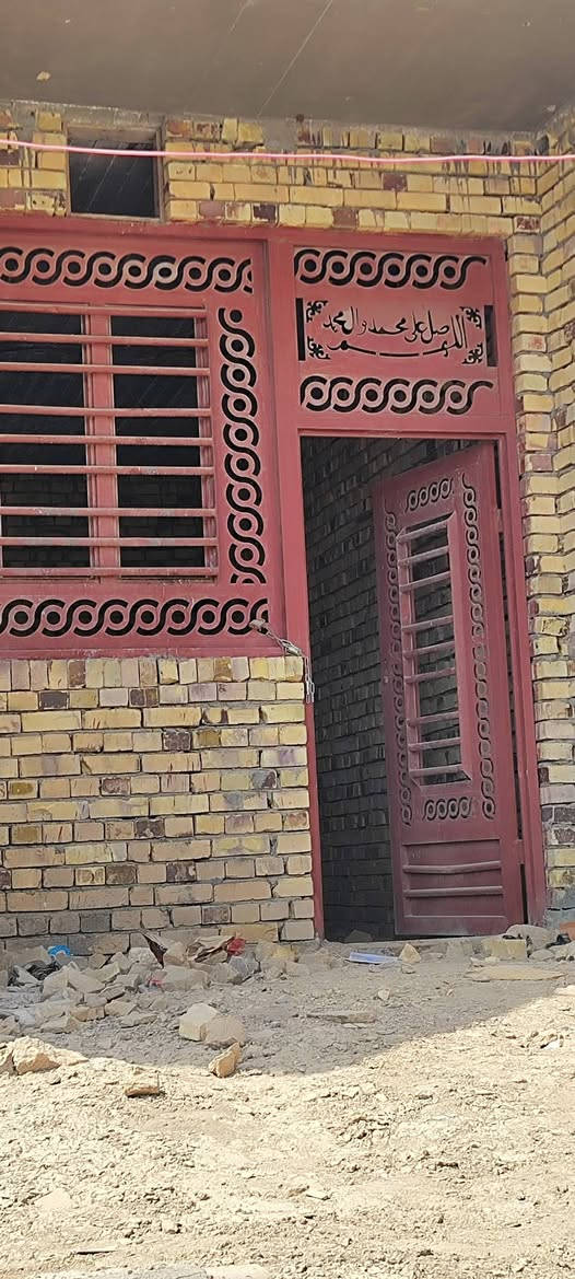 بيت للبيع مساحه 200متر + قطعه 200متر
يوجد كافة الخدمات 
العماره-المدثره 
للتواصل:***********
