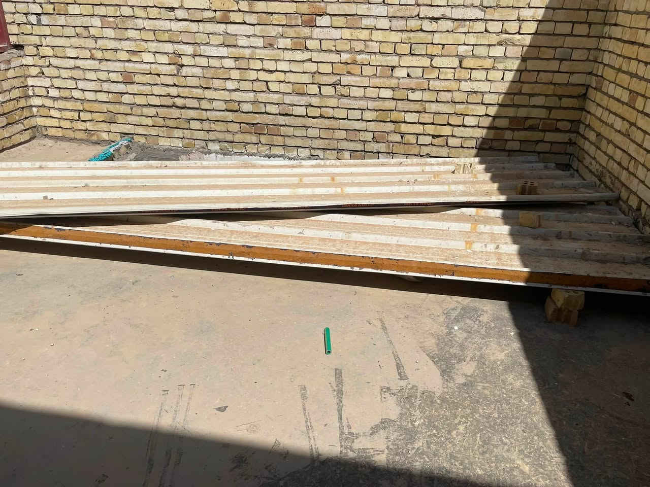 سندرج للبيع عدد ٢ طول وحدة ٤ ونص هاتف ***********
