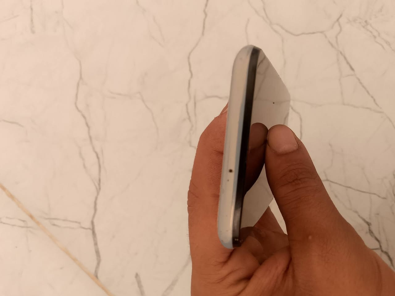 سلام عليكم بيع مستعجل 
اي 50س ذاكرة 128بي فطر خفيف بل شاشة
جاهز حلو ونظيف وكلشي شغال نت اتصال
فرمت حدث ما ويا ملحقاتة مكان بغداد المشتل 
السعر 70 الرقم***********
