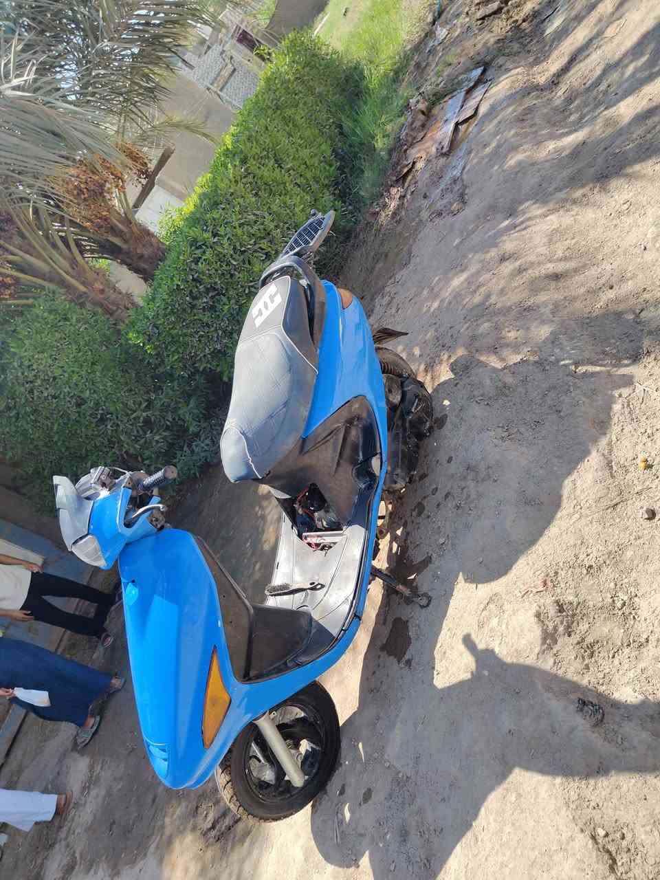 للبيع الدراجه شلعته تخبل كهربائيات سلف كله شقال فقط بيه لاستيك ولف الدخن الدراجه يرادله تبديل لاستيك والف  السعر 225وبيه مجال قليل ***********
