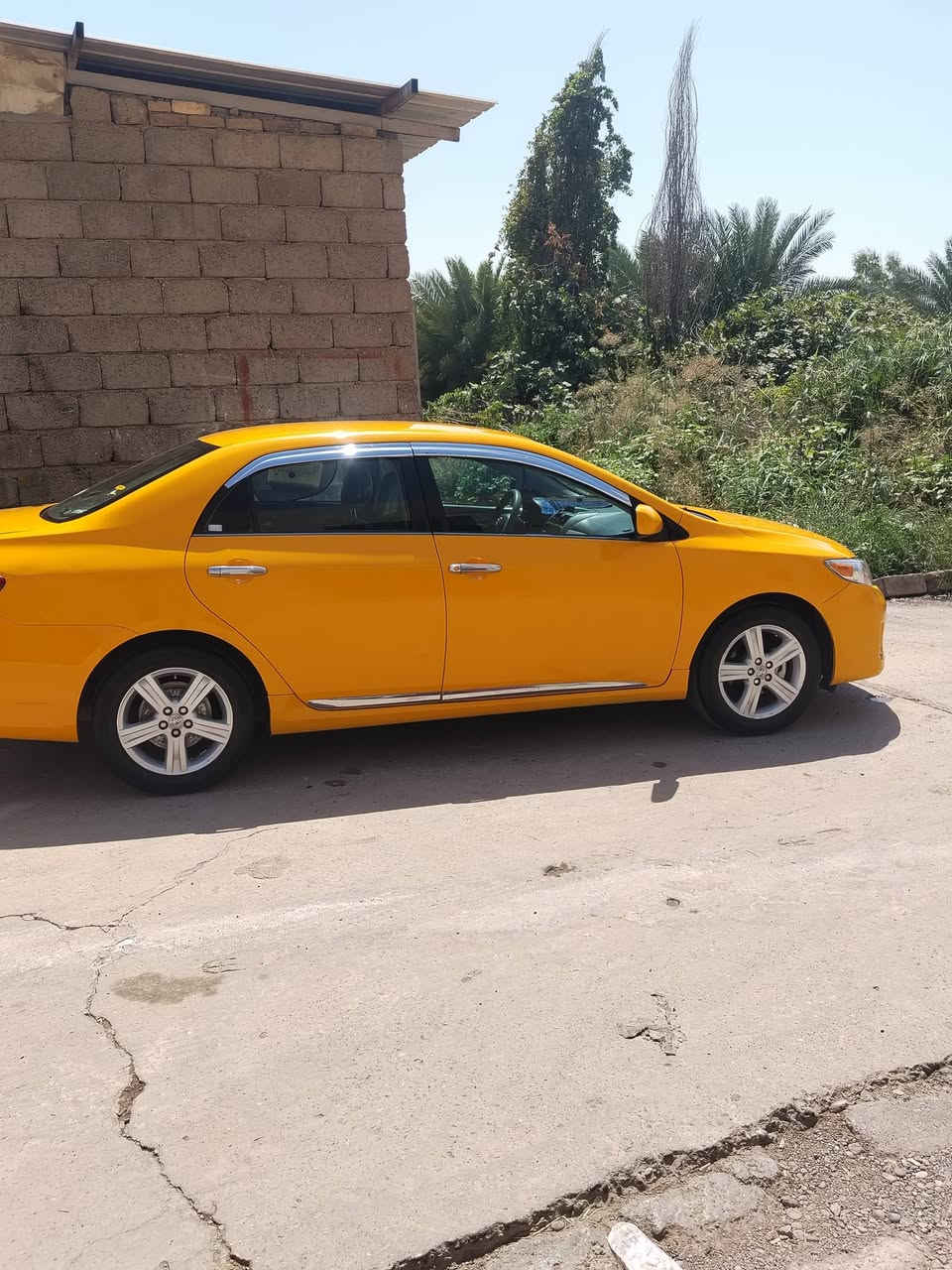كورلا موديل ١٣ سياره جاهزه ماتصرف عليه بيه طخه خفيفه جاملغ كدام بدون اي داخل سياره مال جناي مكان موصل الايسر ***********.    ***********
