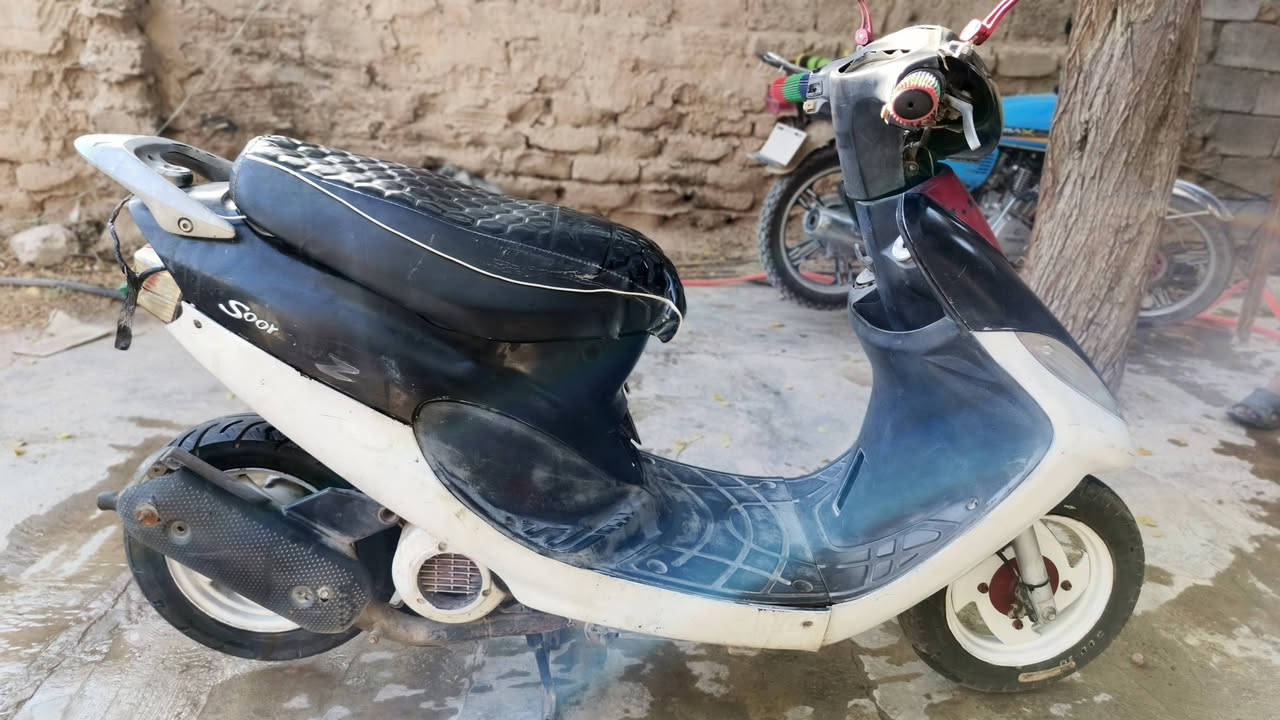 دراجه كامكو نضيفه للبيع كشلي ماعايزه دفره سلف شغال عايزه باتري الدراجه شغاله بدون باتري الشراي يراسلني مكاني جبيريه الثالثة يم مكتبه الزقازيق واتساب ***********
