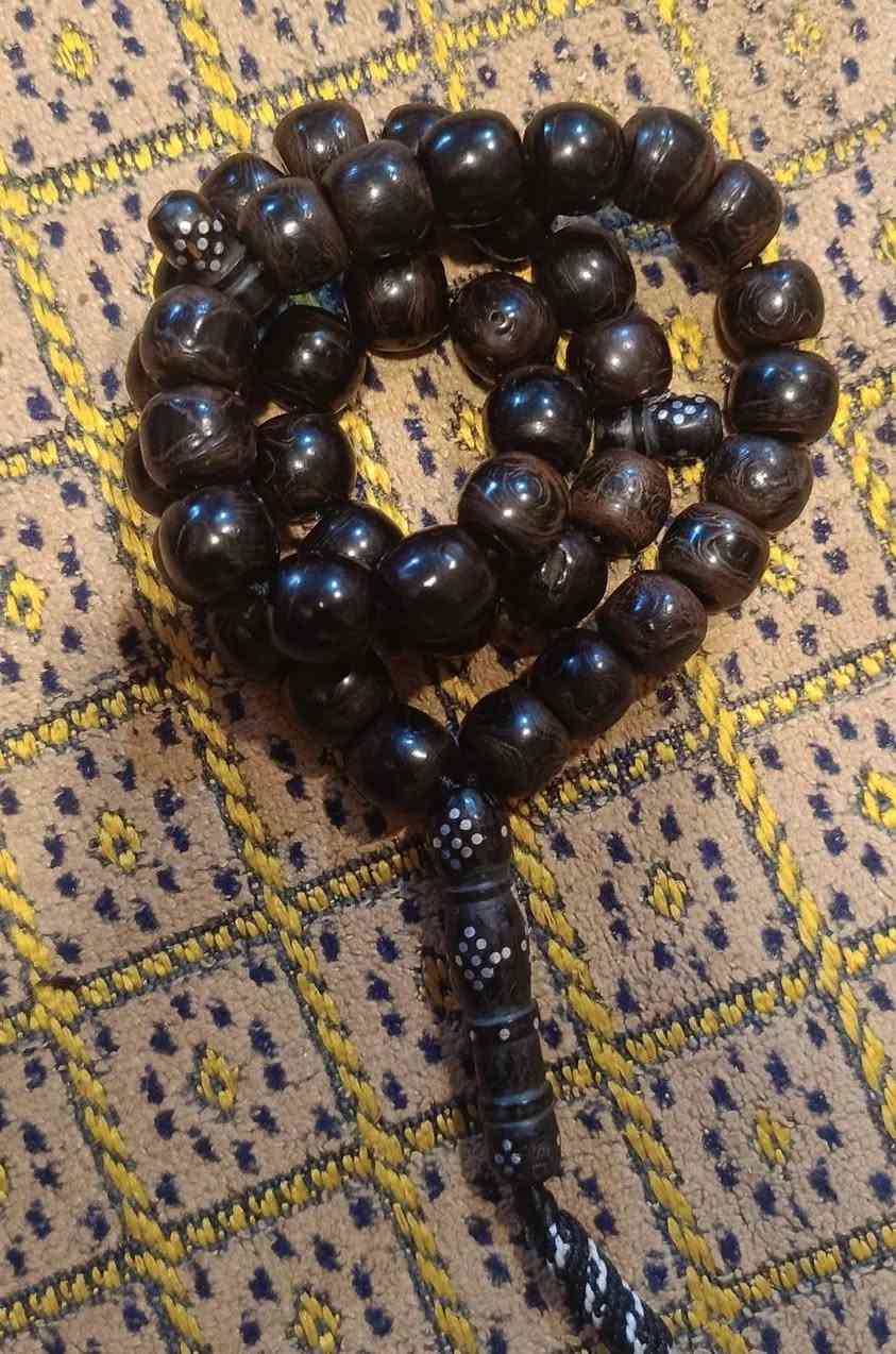 السلام عليكم للبيع سبحه يسر حجازي قديم 41حبه ***********
