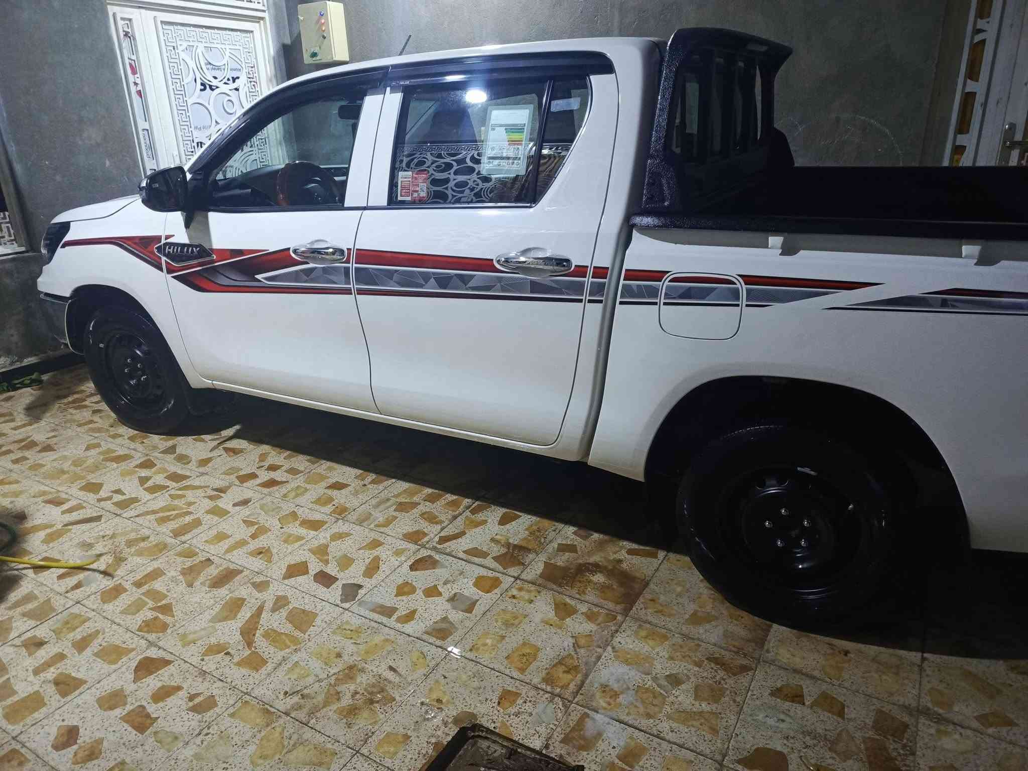 هايلوكس • ٢٠٢٣ • ٨٠٠٠٠ كم