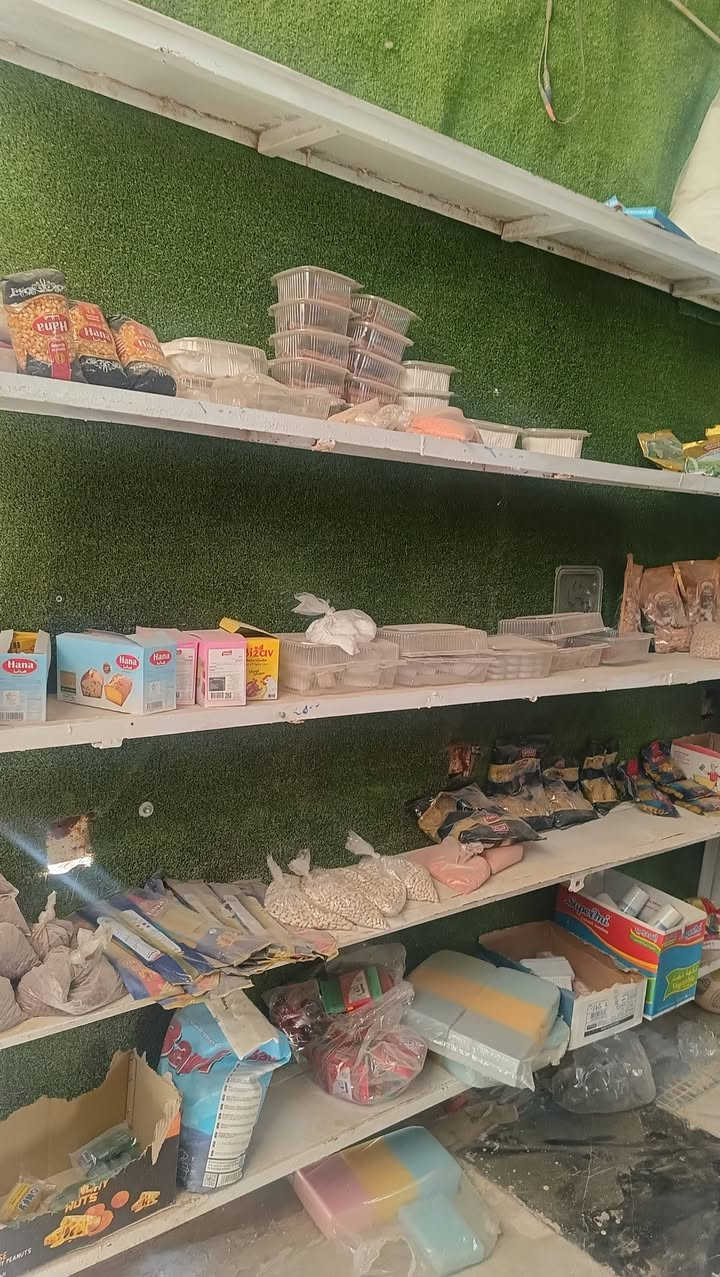 غرض محل للبيع مستعجل برادات 5 رفوف عدد 6+2حديد عنوان ديوانيه الزراعين الثانيه قرب مدرسه الرساله الاهليه ***********
