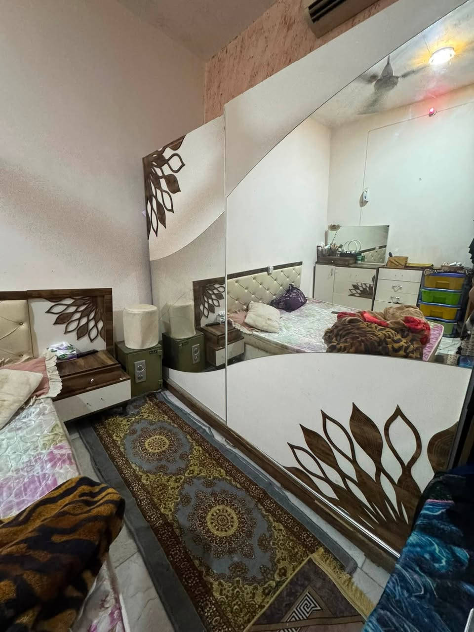 السلام عليكم غرفه كامله للبيع مع الستائر ب ٢٥٠ وبيها مجال
الاستفسار***********
