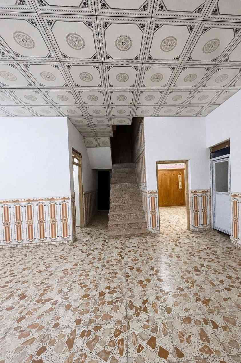 السلام عليكم
بيت للبيع طابو
المكان حي الشهداء قريب على الجسر الجديد المساحة 200 
يحتوي على ديوانية وصالة ومطبخ وغرفتين واثنين منور وحمام داخلي وخارجي 
السعر 70 مليون وبيه مجال
للاستفسار ***********
