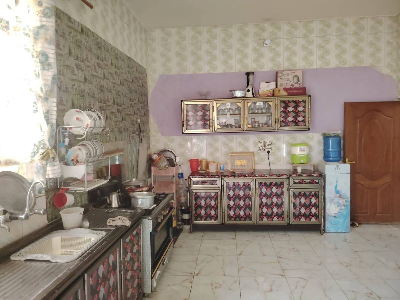 سلام عليكم بيت مساحه 210 متر ركن طابو سند 25  متكون من 4 غرف نوم معى باقي الاملحقات  بناء طابوك متوفر جميع الخدمات العنوان بغداد المدائن قرب مستشفى المدائن الاستفسار ***********
السعر 210 مليون
