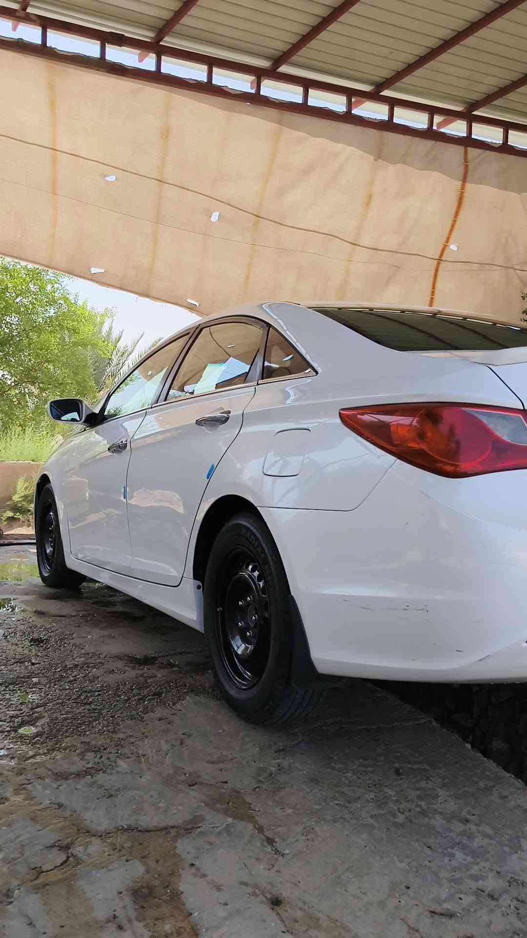 سوناتا خليجي موديل 11
محرك 2400 دوش 
بيها باب وجاملغ خلفي مصلحات فقط 
محرك جديد 
تبريد جديد 
تخم ويل و تخم تاير جديد 
رقم بغداد مداور مباشر 
للعلم متوازين عل امداور مالتها يعني اليشتري اله مجال للمداور 10 ايام 
سعر السياره 105 وعليها غرامات تنزل من سعر السياره 
عنوان نجف 
***********

نص مكتوب في الصور:
- HONOR X9c