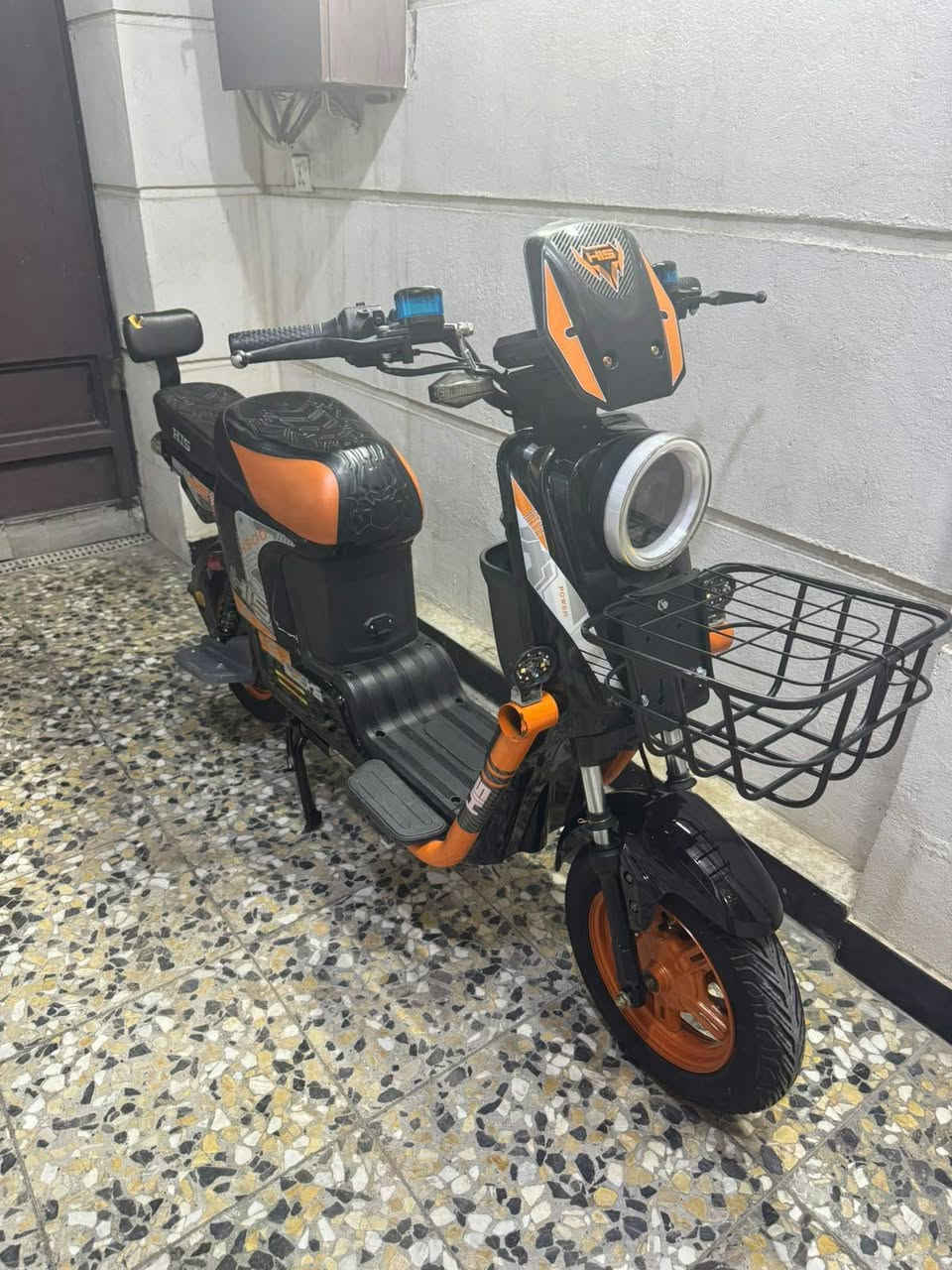 السلام عليكم
دراجه شحن x900 
دراجه ما بيه اي نقص مفتاحين وبصمتين وشاحنه اصليه 
موديل 25  باتريات 5 كبار
مكاني بغداد الامين الثانيه
السعر 375
***********
