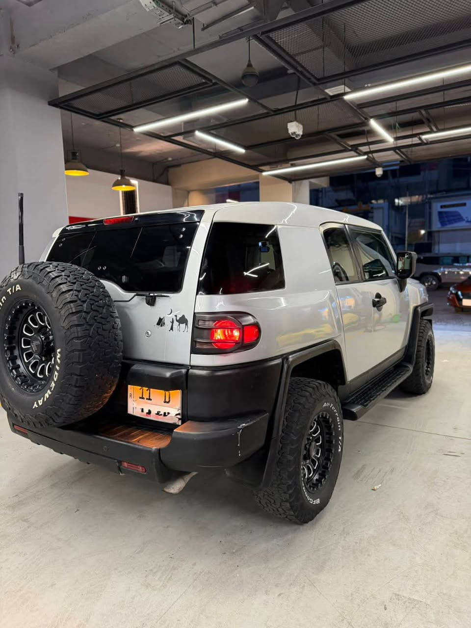 وارد أمريكي
مكينة 4.0 V6 – 6 سلندر كير أوتوماتيك دبل 4×4 تايرات BFGoodrich قياس 265/75R16 ويل  LENSO شاشة CarPlay
 كاميرا داش كام أمامي وخلفي 4K
مثبت سرعة تحكم ستيرن 
سويج بنل مربوط ع كل انارة السيارة 
ملاحظة : السيارة بدون ضربه بدون ضربه بدون ضربه 
دخلت من امريكا حالوب فقط شرط الفحص مصبوغة حزام شرررررط الفحص يعني كفالة من الضربة والكصه 
كير مكينه تبريد كله مكفول مكفول مكفول ع وضع البلاد للتواصل ***********
