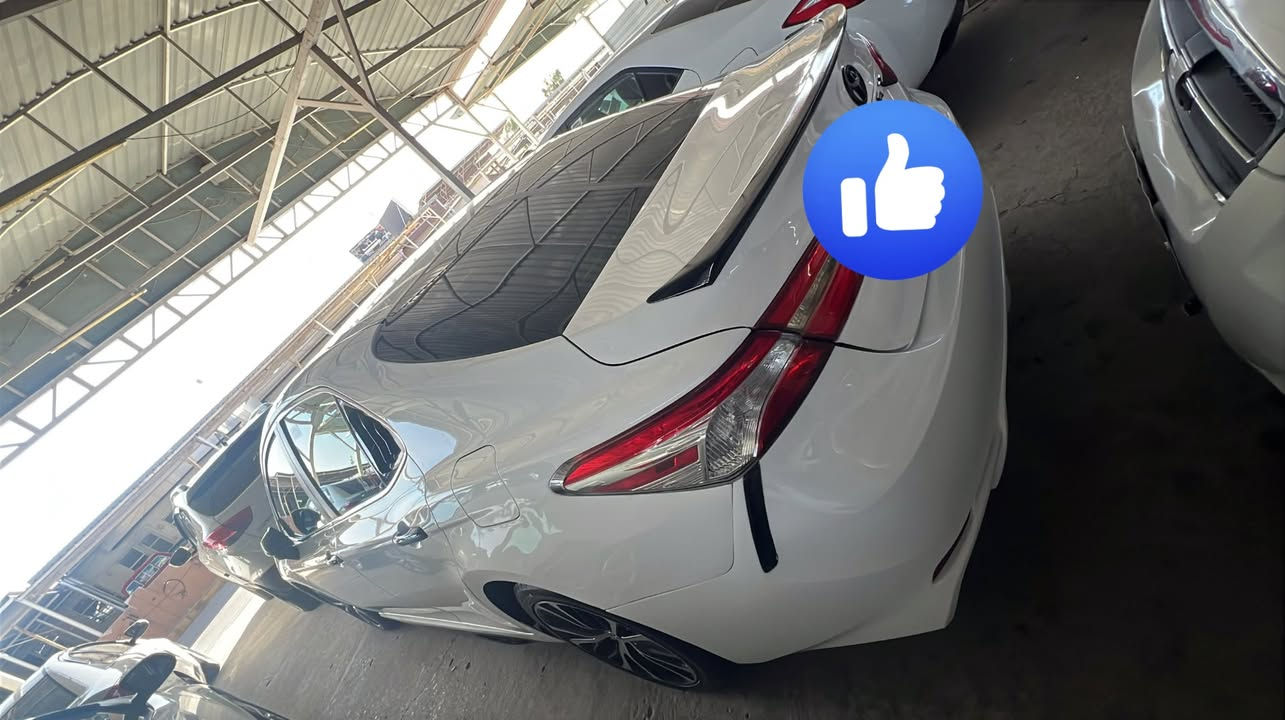 كامري 2018موصفات Se بدون صبخ بدون دعم بيها 3مكانت بارد  گير محرك تبريد تخم تايرات جديد بدون ارباك رقم سنوي هزه جديد ماشي 150ميل سياره جاهز سعر 183بي مجال رقم تلفون ***********
