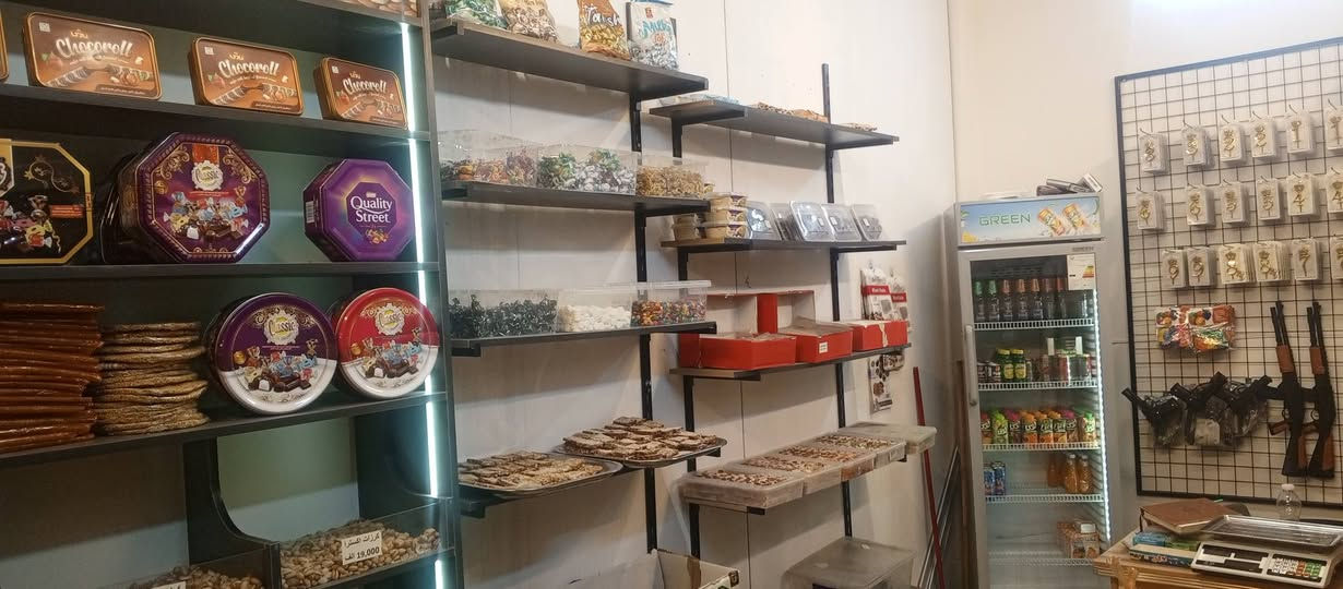 رفوف و عارضه كرزات للبيع
عنوان بغداد حي جامعه 
رقم ***********
