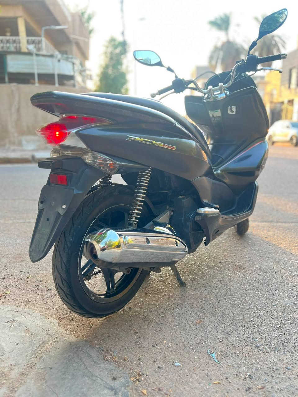 دراجه pcx  جيل اول مكينه  150
دراجه حته اوراق معرض موجوده ابو كيان بشارع الضلال 
ماشيه (28) الف 
  دراجة  كلها ابلاديه كفرات بلادي بلادي شرط النضافه دراجهة مال رمبه المديل 2016 ماخذها رمبه  يعني مو مال شارع دراجه 
حساس ازدحام سويجات ٢ الدراجه كفاله عامه الدراجه على ايدي شوفت عينك ياباني الاصليJF جديده مكاني 
بغداد  المنصور    السعر ١٤٥٠ وبيه مجال قليل 
اي استفسار 
***********
