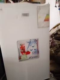 ثلاجه حجم صغير للبيع جديده بغداد مدينت صدر رقم الهاتف 07703426539